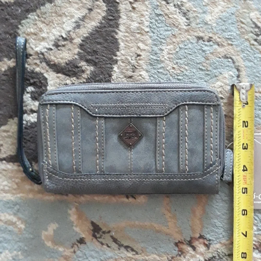 *Host Pick*b.o.c pretty wristlet - Picture 15 of 16
